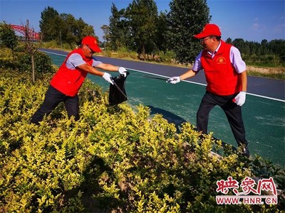 信阳农行光山县支行党员志愿者开展城市清洁行动